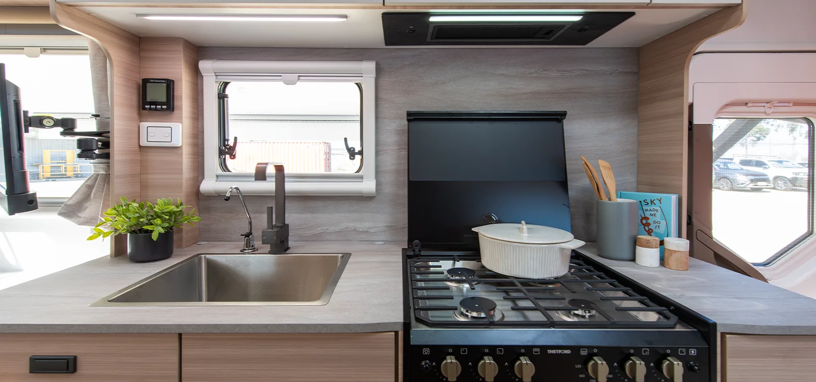 0001_Jayco-250305-176-sm-1746081865