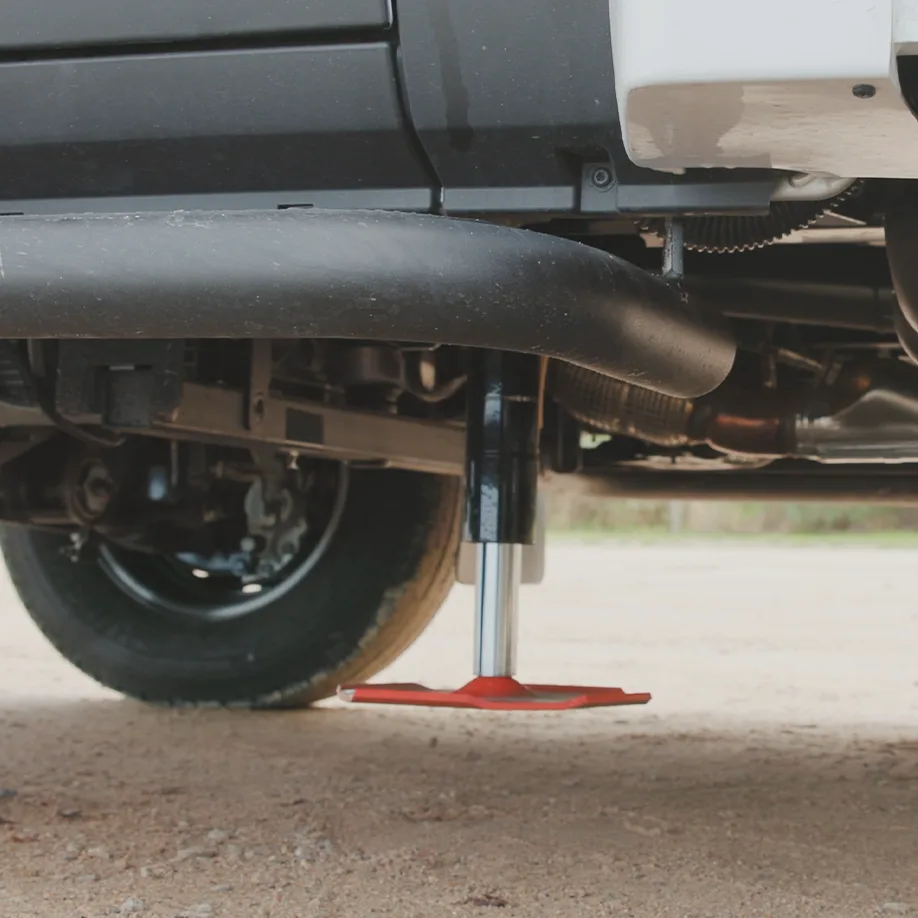 Redfoot Auto IV hydraulic leveling system (select models only)