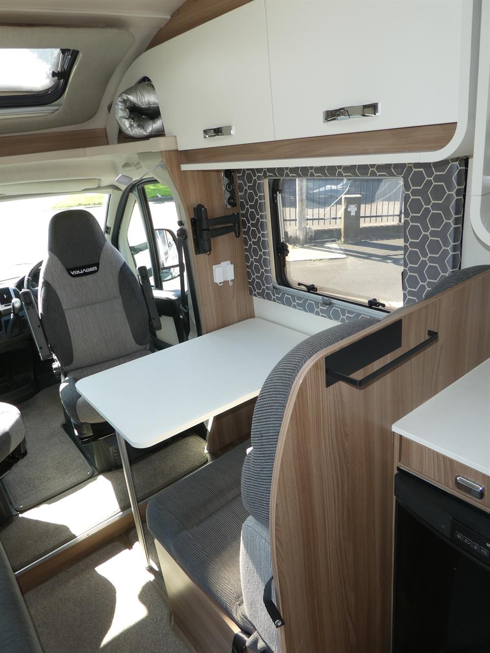 200058ed-0381-4b91-9abe-84f9759ef2b5-6