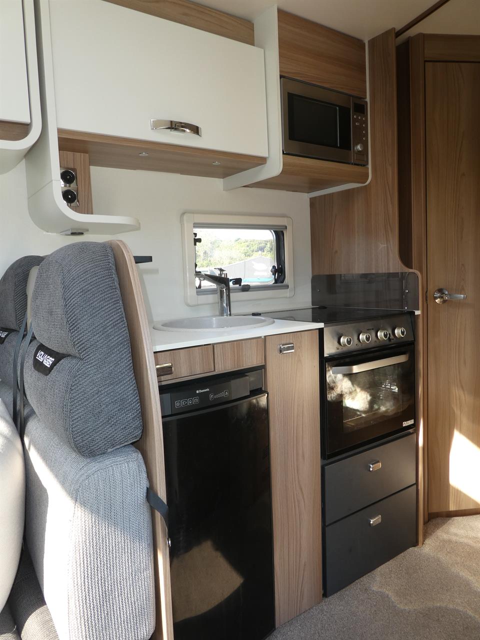 200058ed-0381-4b91-9abe-84f9759ef2b5-7