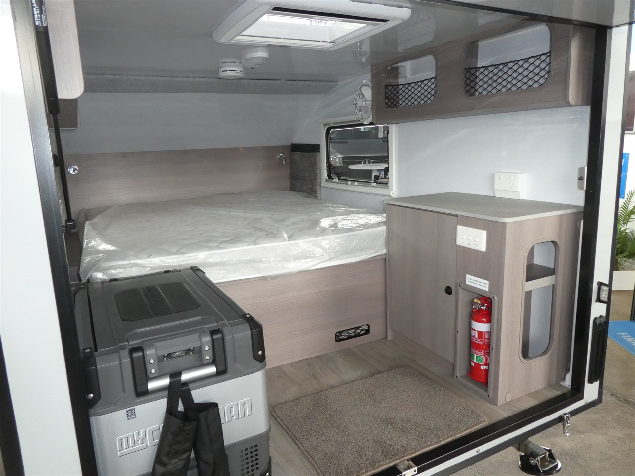 328a4f05-9d47-46da-a063-f3ae95c1b10c-6