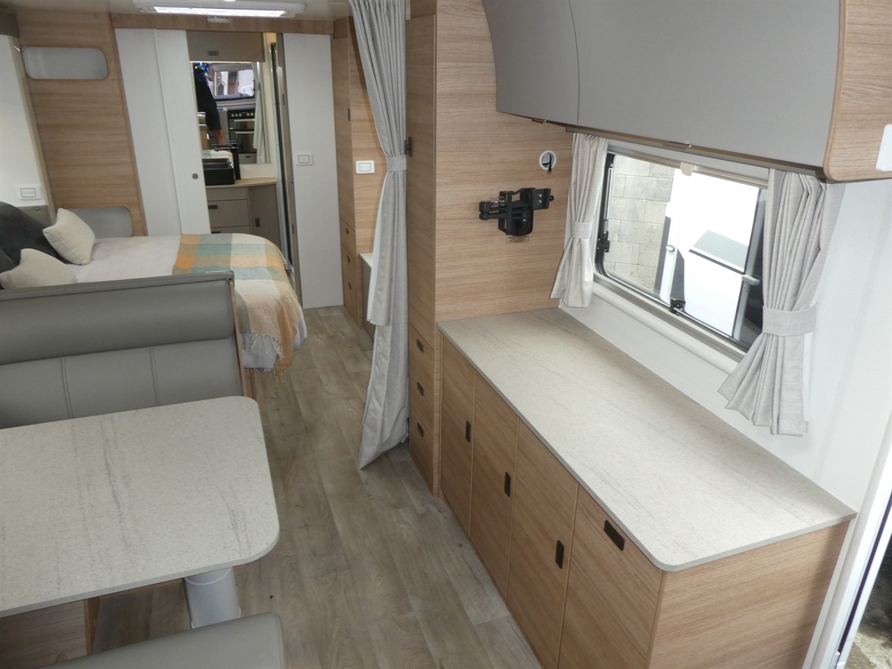 3f5155c0-92f5-4391-b765-df3b8767af24-10