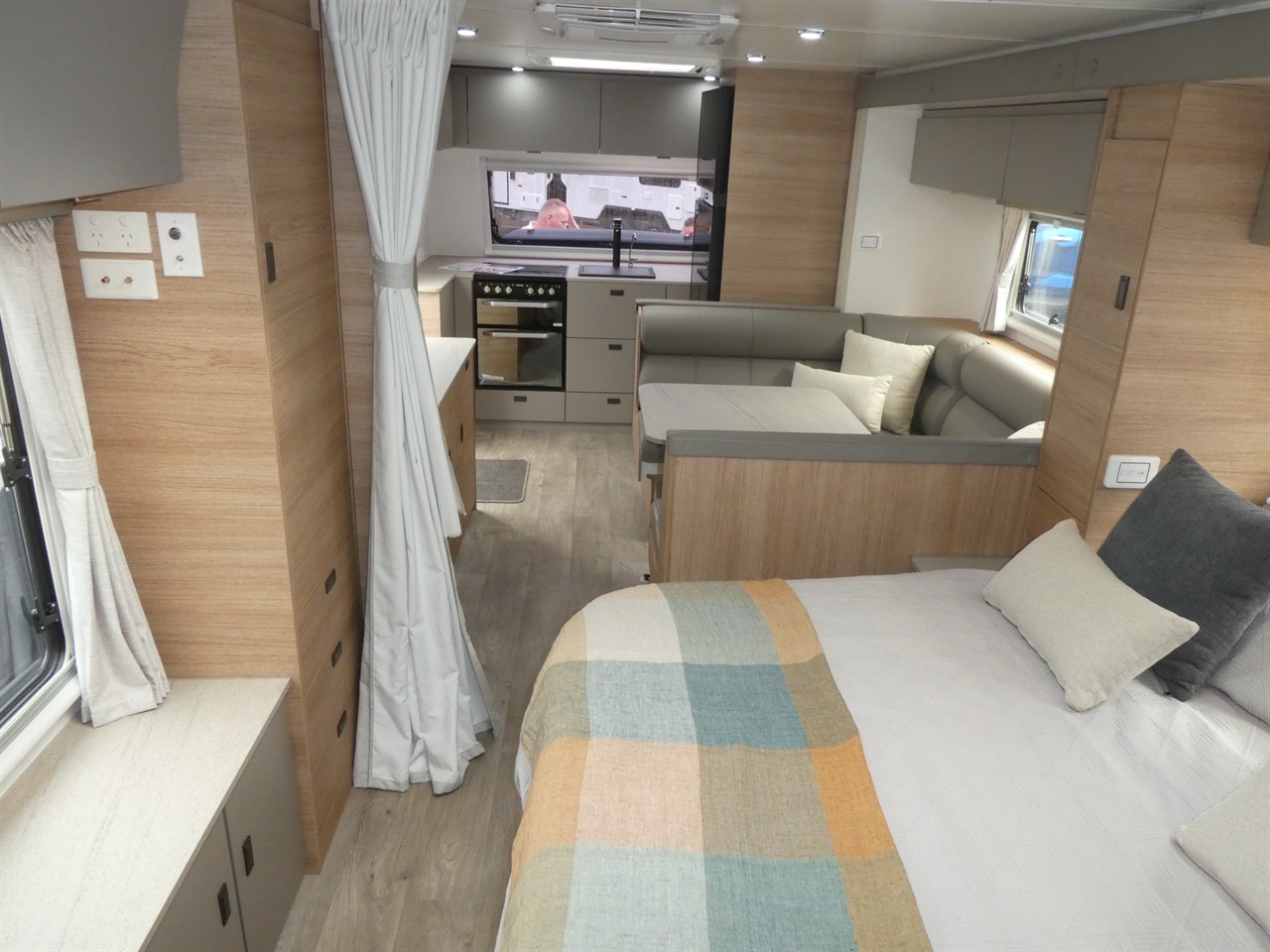 3f5155c0-92f5-4391-b765-df3b8767af24-2