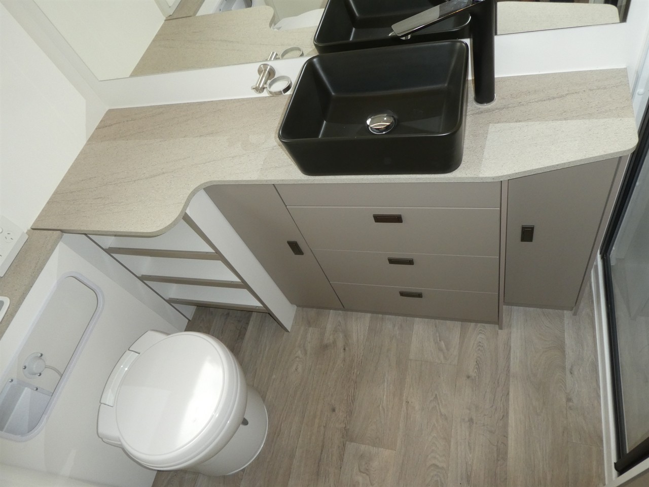 3f5155c0-92f5-4391-b765-df3b8767af24-4