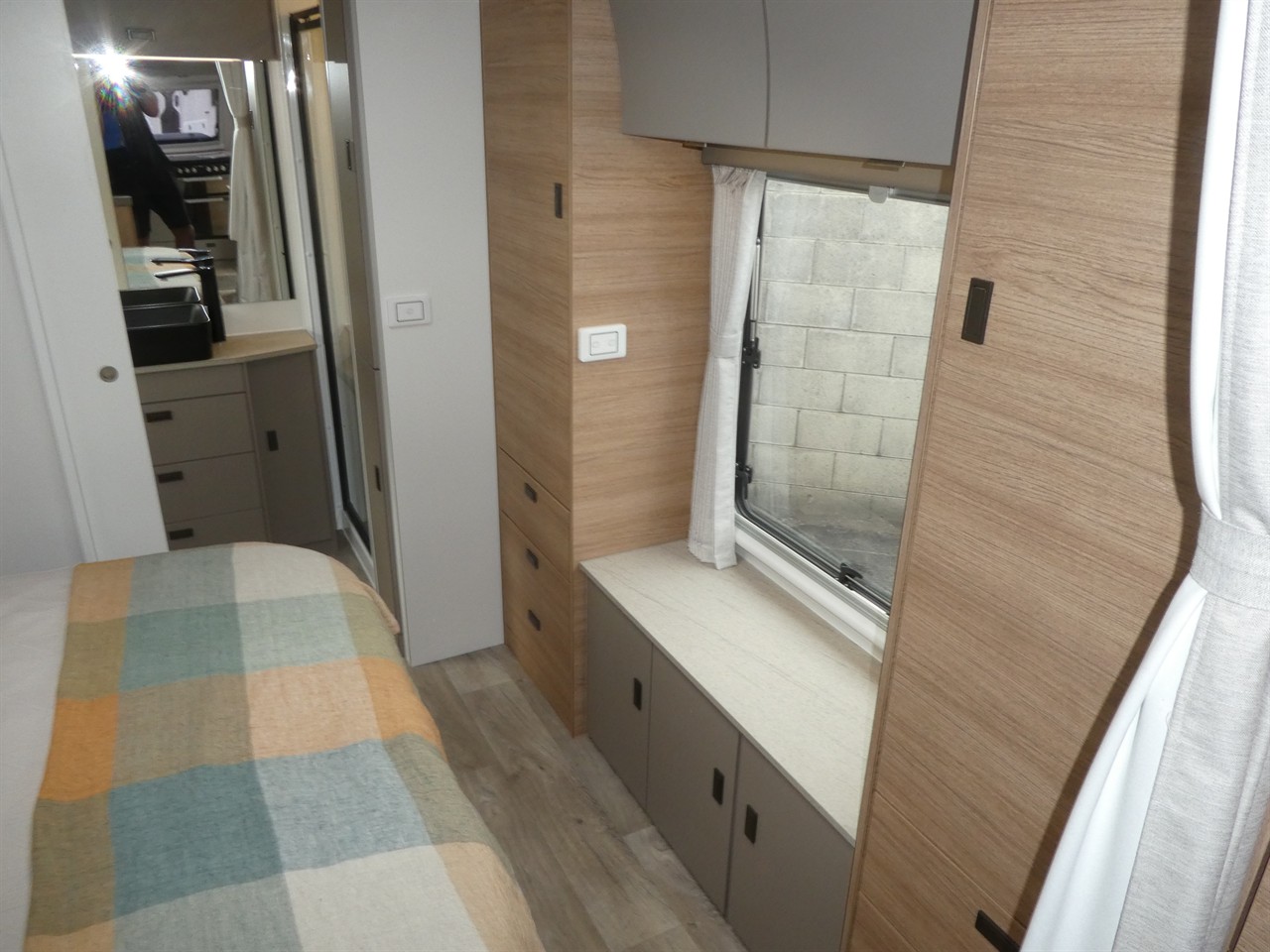 3f5155c0-92f5-4391-b765-df3b8767af24-5