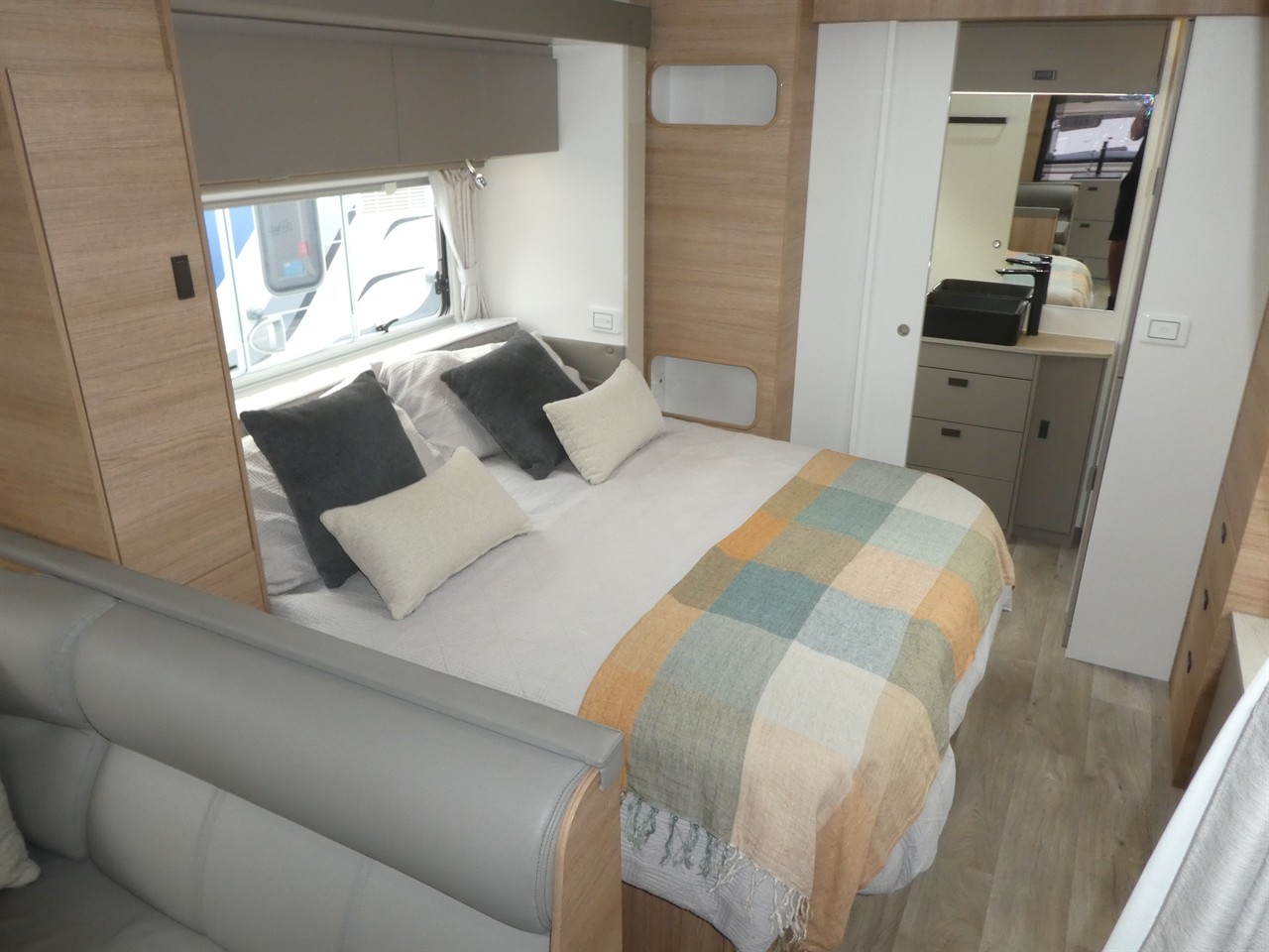 3f5155c0-92f5-4391-b765-df3b8767af24-6