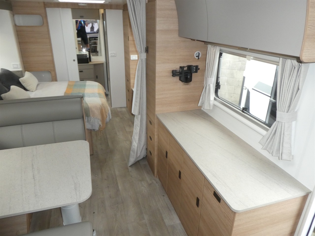 3f5155c0-92f5-4391-b765-df3b8767af24-7