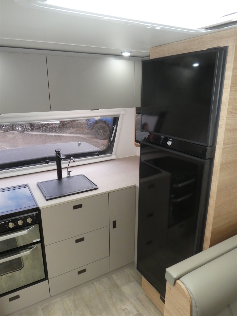 3f5155c0-92f5-4391-b765-df3b8767af24-8