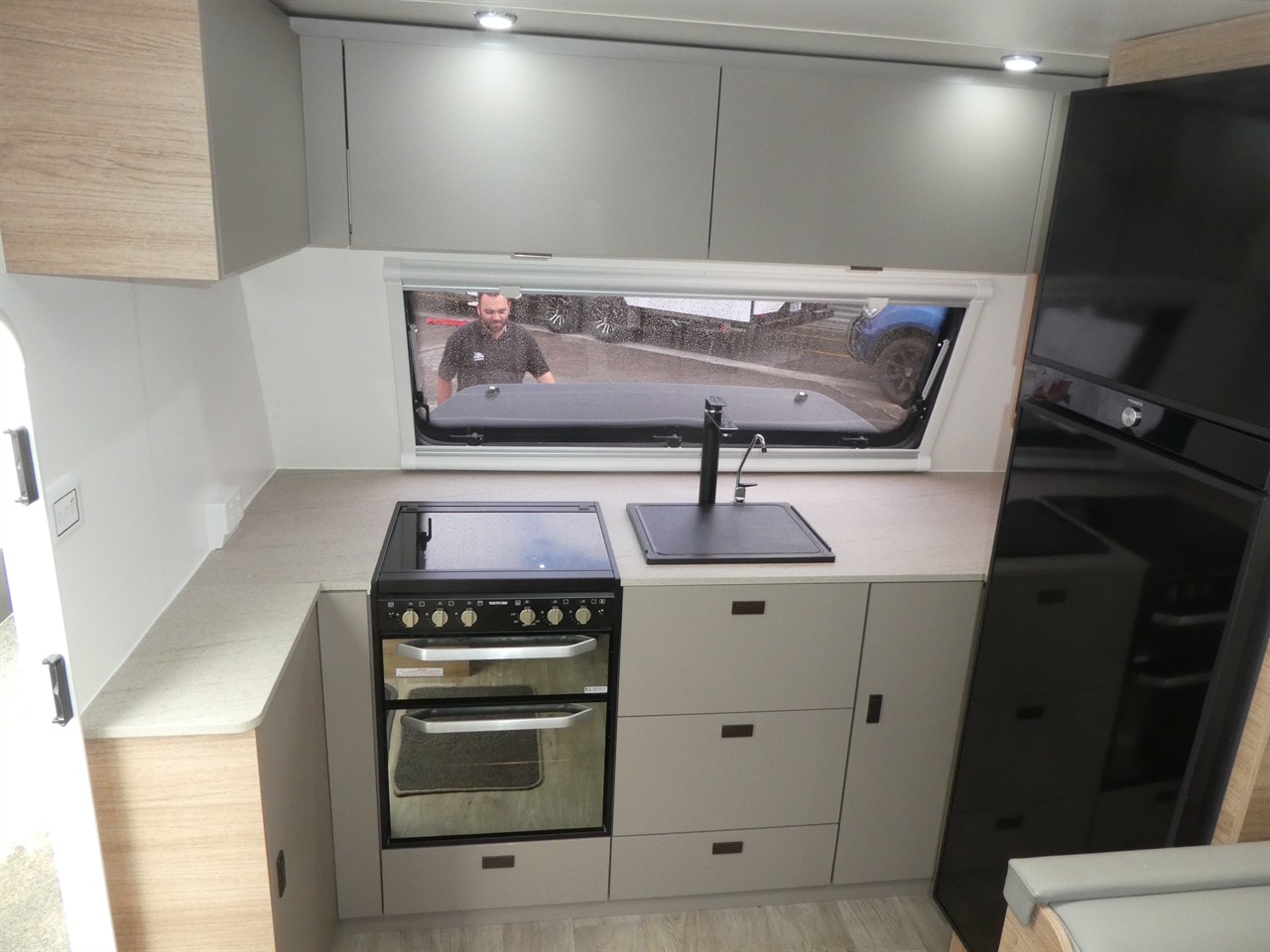 3f5155c0-92f5-4391-b765-df3b8767af24-9