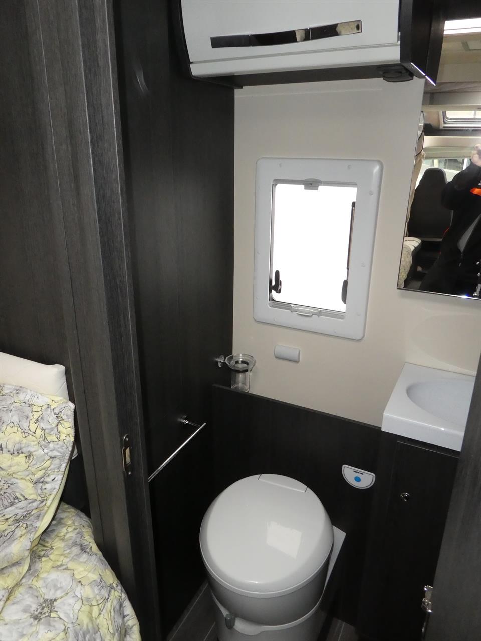 4daa8c90-9d07-4b5e-8c9e-6fae7413a69f-14