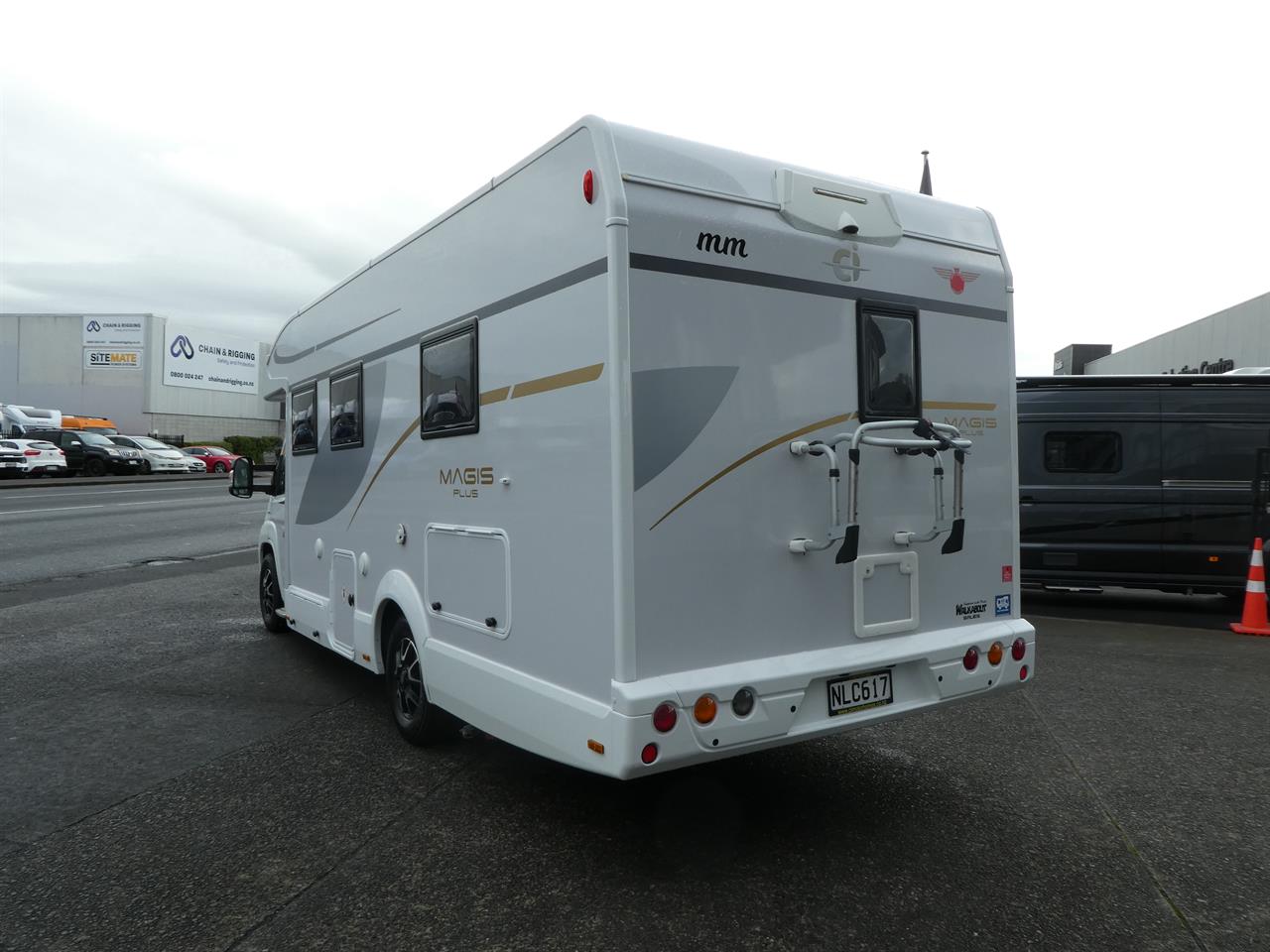 4daa8c90-9d07-4b5e-8c9e-6fae7413a69f-3