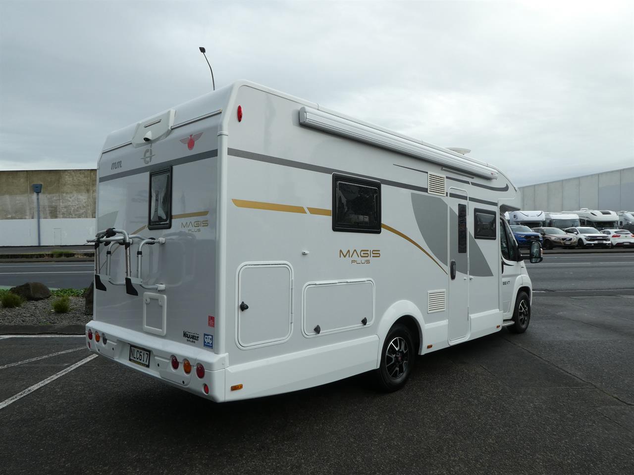 4daa8c90-9d07-4b5e-8c9e-6fae7413a69f-4