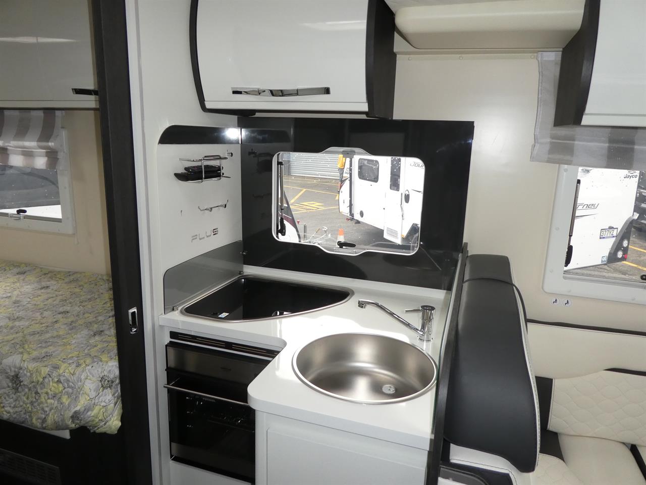 4daa8c90-9d07-4b5e-8c9e-6fae7413a69f-8