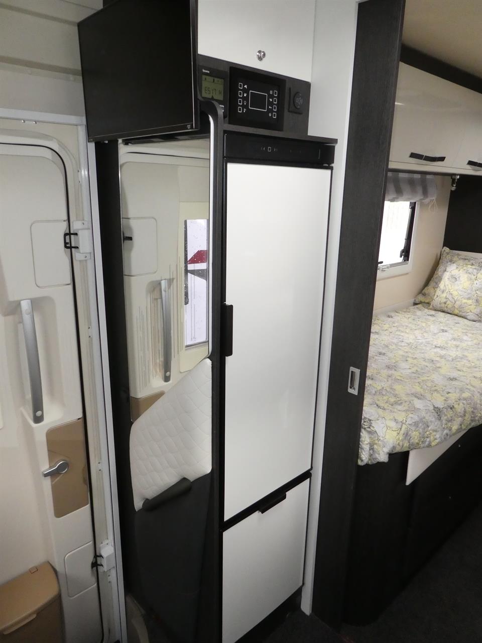 4daa8c90-9d07-4b5e-8c9e-6fae7413a69f-9