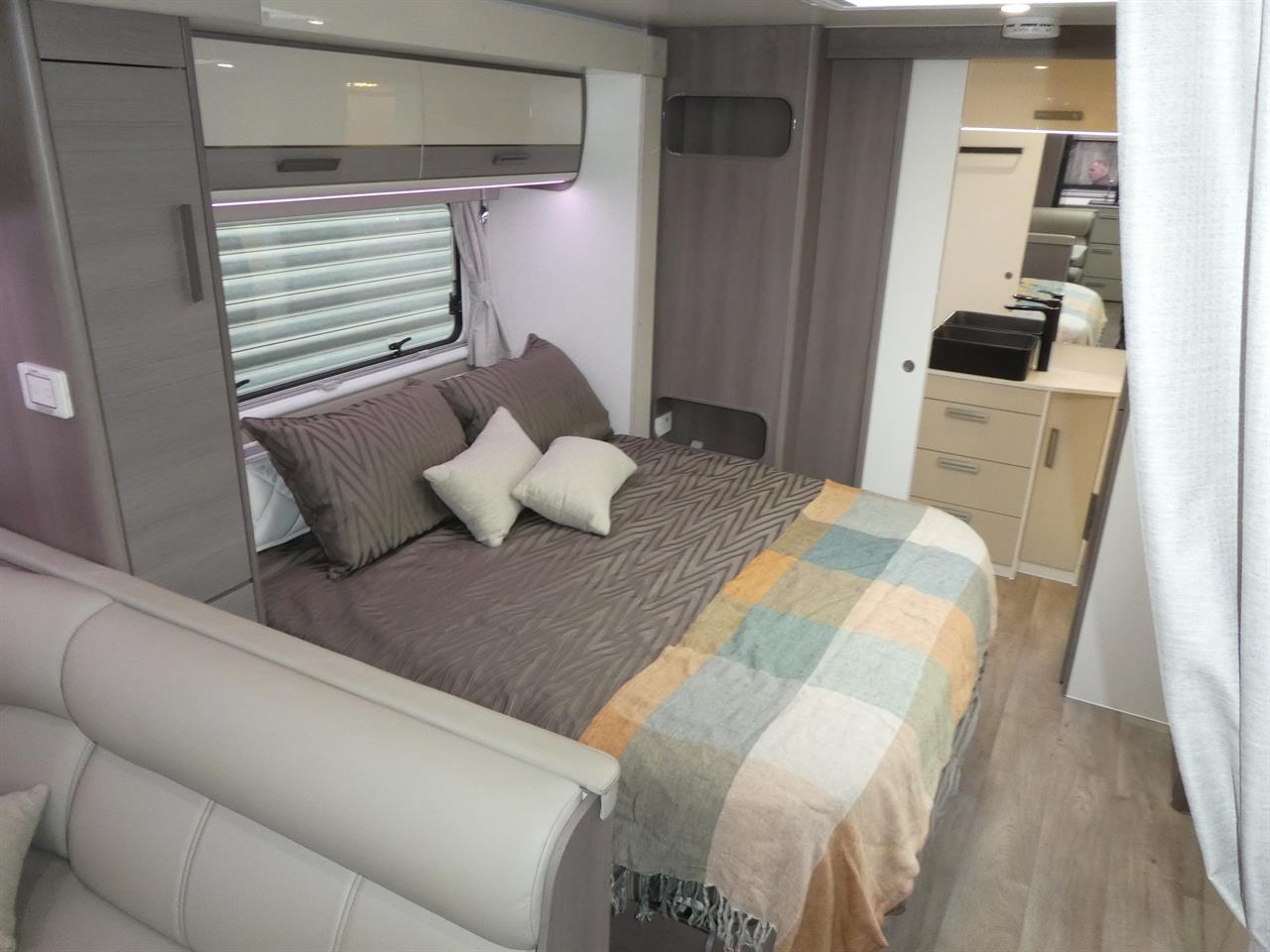 511798ea-4bc3-48e6-9866-ccfbf756cc1d-12