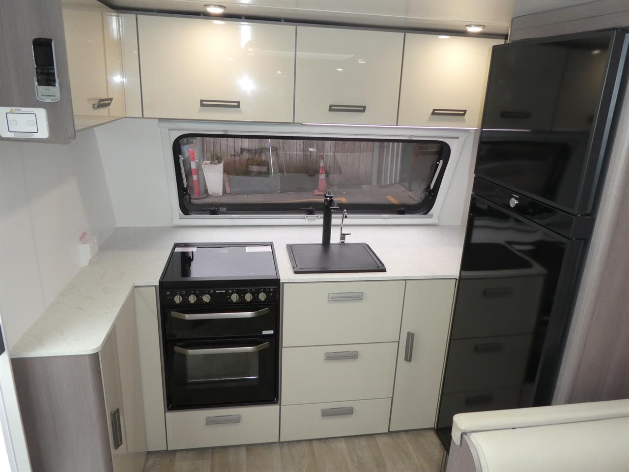 511798ea-4bc3-48e6-9866-ccfbf756cc1d-5