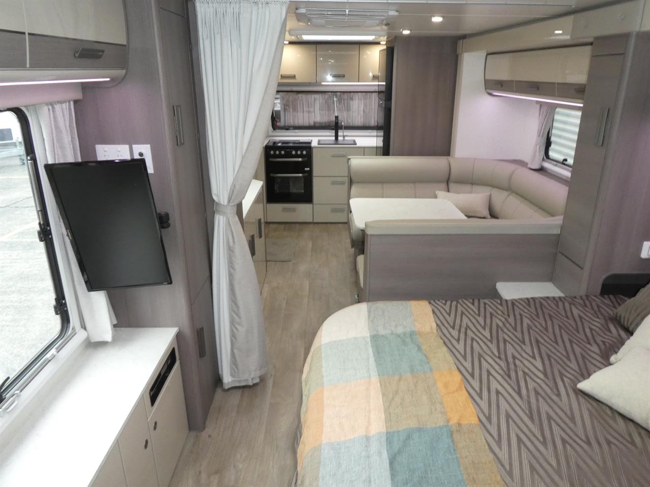 511798ea-4bc3-48e6-9866-ccfbf756cc1d-9