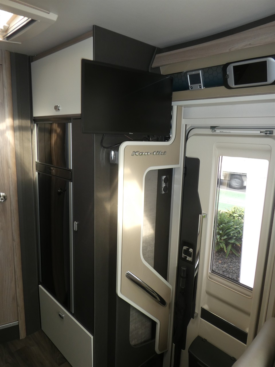 55c88997-9fd5-4cf7-b234-9769ecc1cacf-6