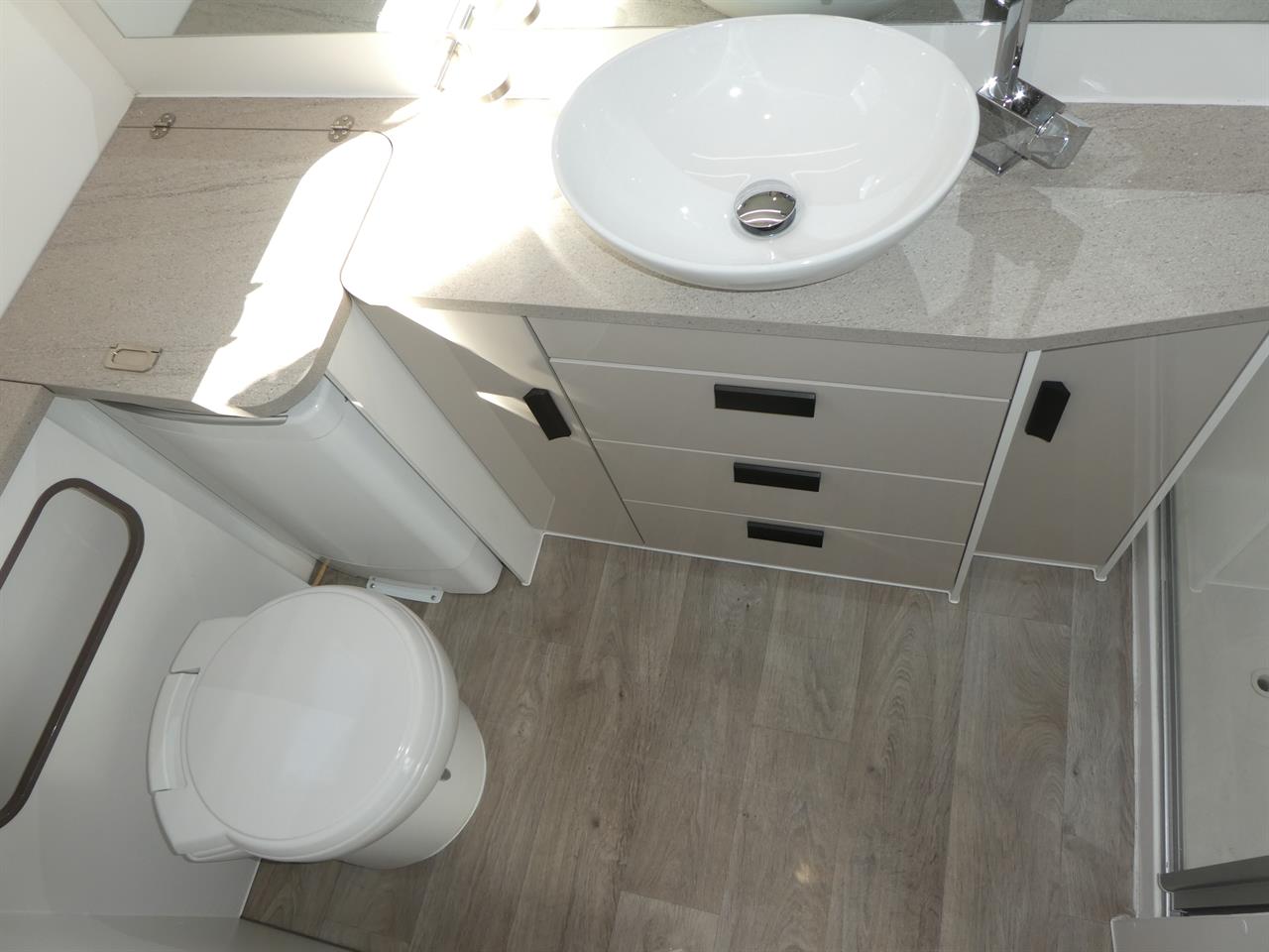 7ea644c2-77bd-4b5f-9b19-e78a95f59a3c-10