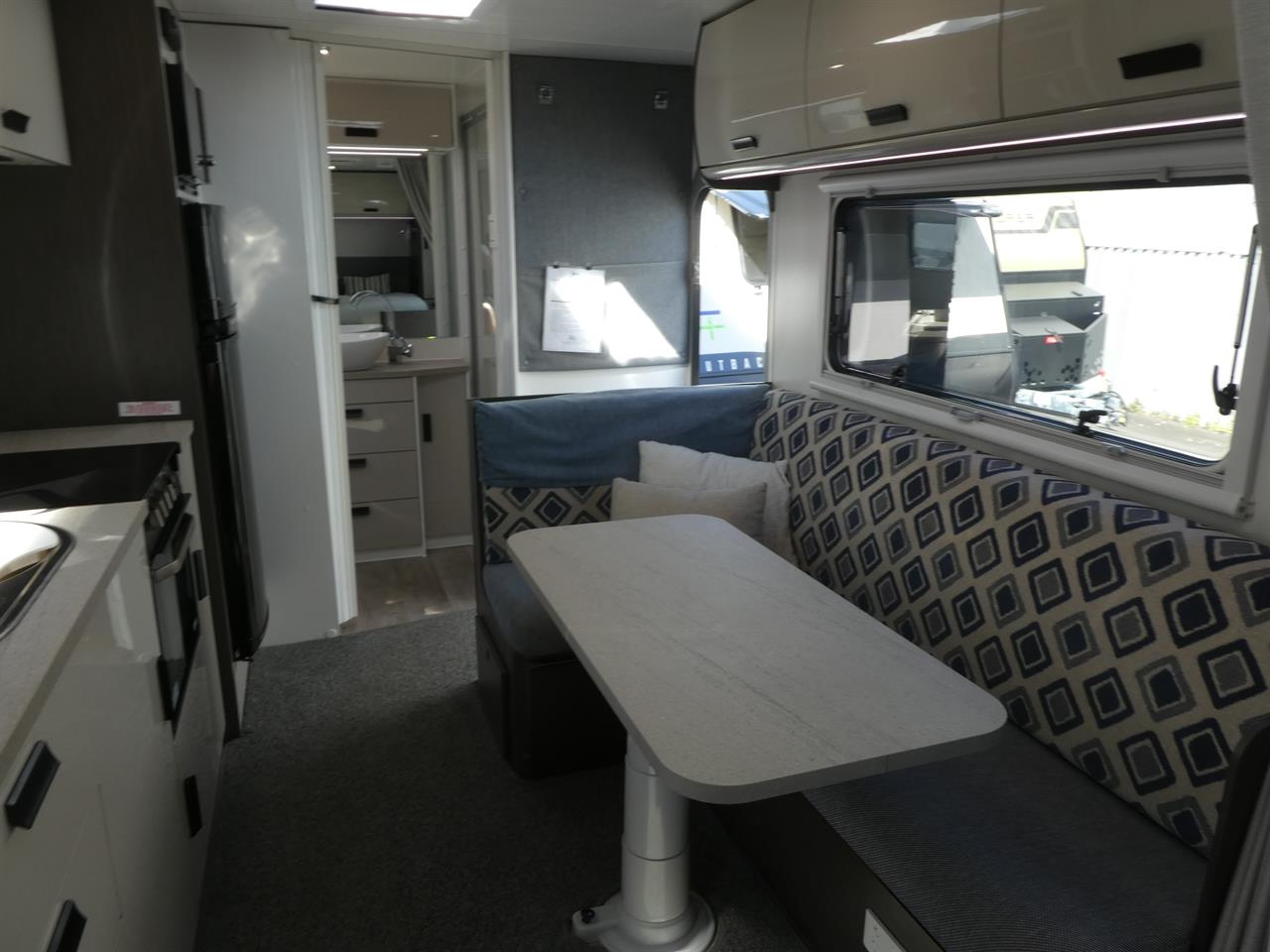 7ea644c2-77bd-4b5f-9b19-e78a95f59a3c-5