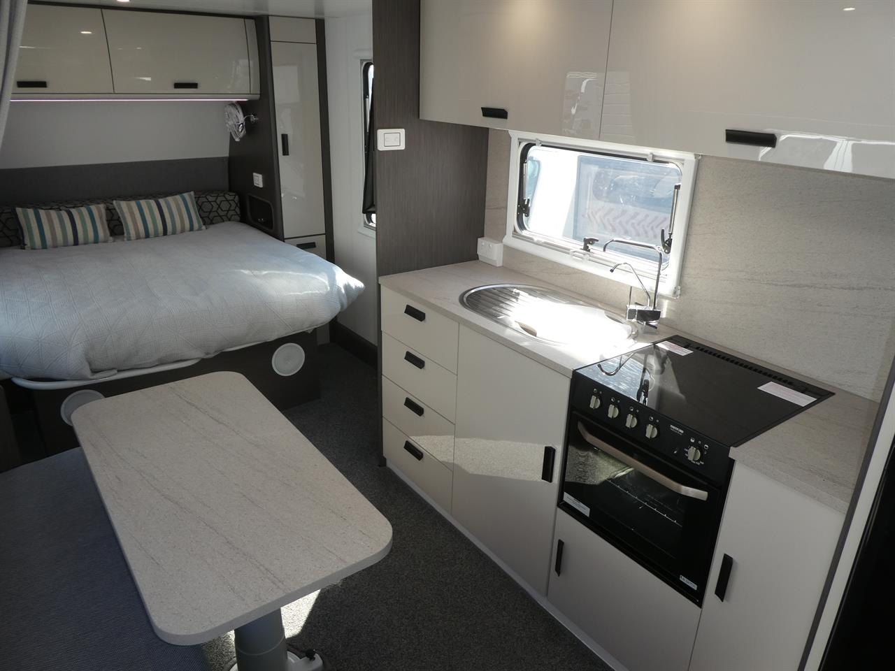 7ea644c2-77bd-4b5f-9b19-e78a95f59a3c-6