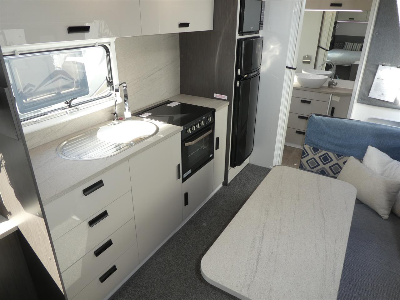 7ea644c2-77bd-4b5f-9b19-e78a95f59a3c-7