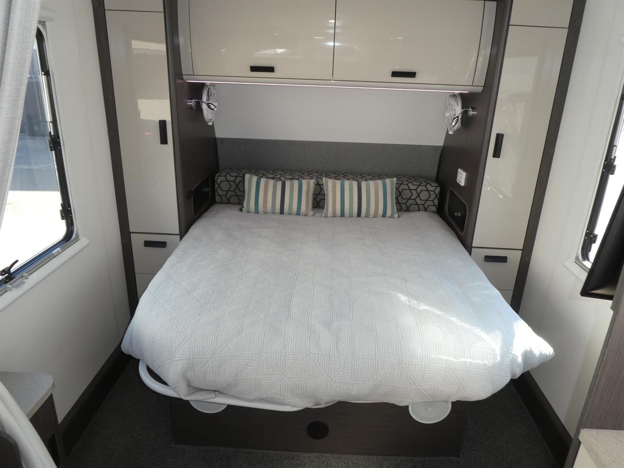 7ea644c2-77bd-4b5f-9b19-e78a95f59a3c-8