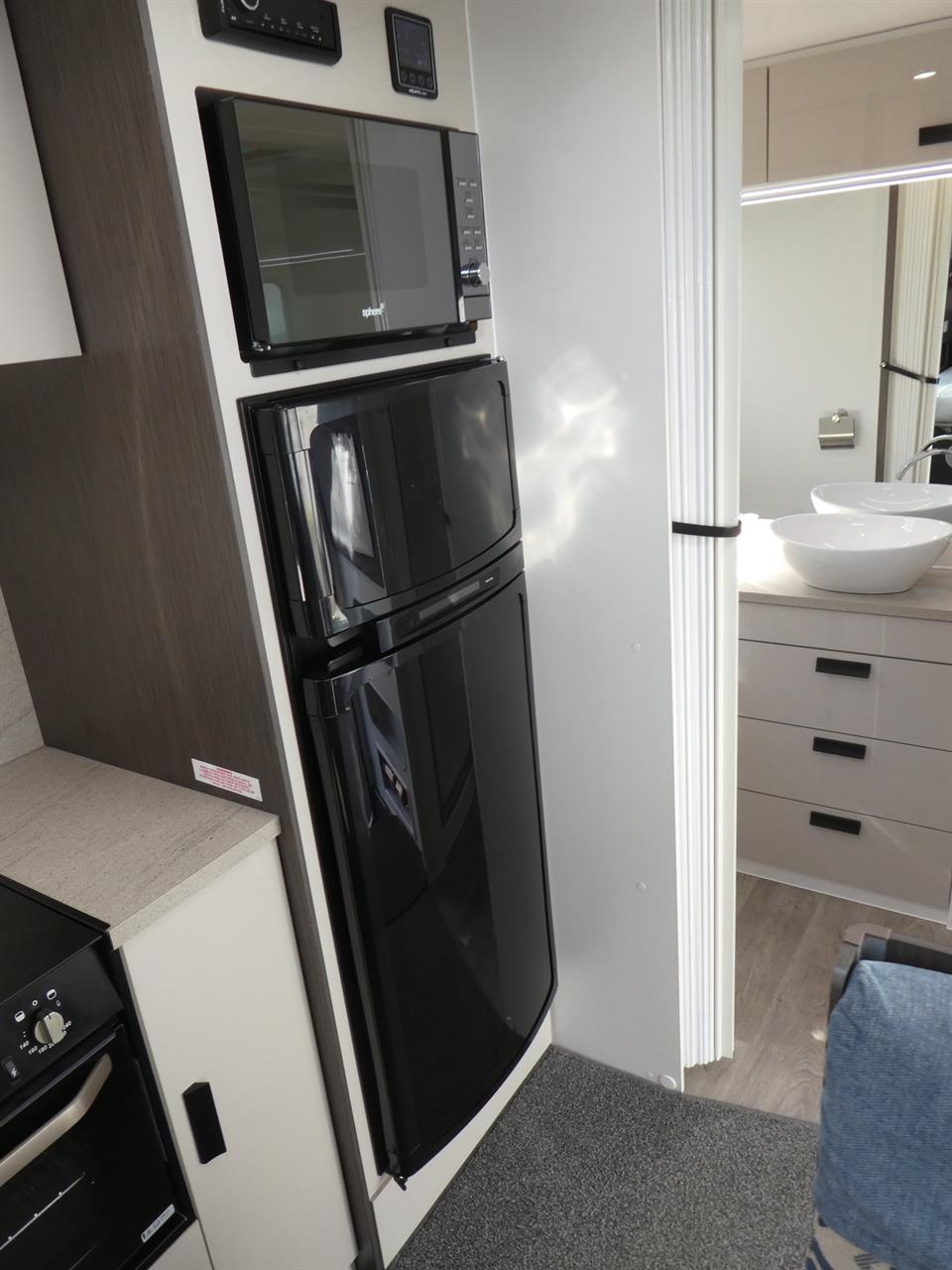 7ea644c2-77bd-4b5f-9b19-e78a95f59a3c-9