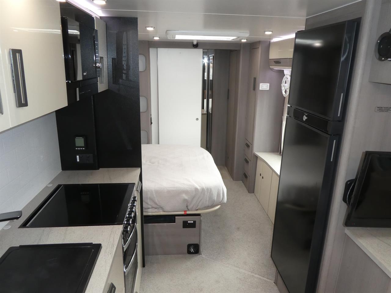 805f6167-6d82-4430-a4da-208fbc166b49-10