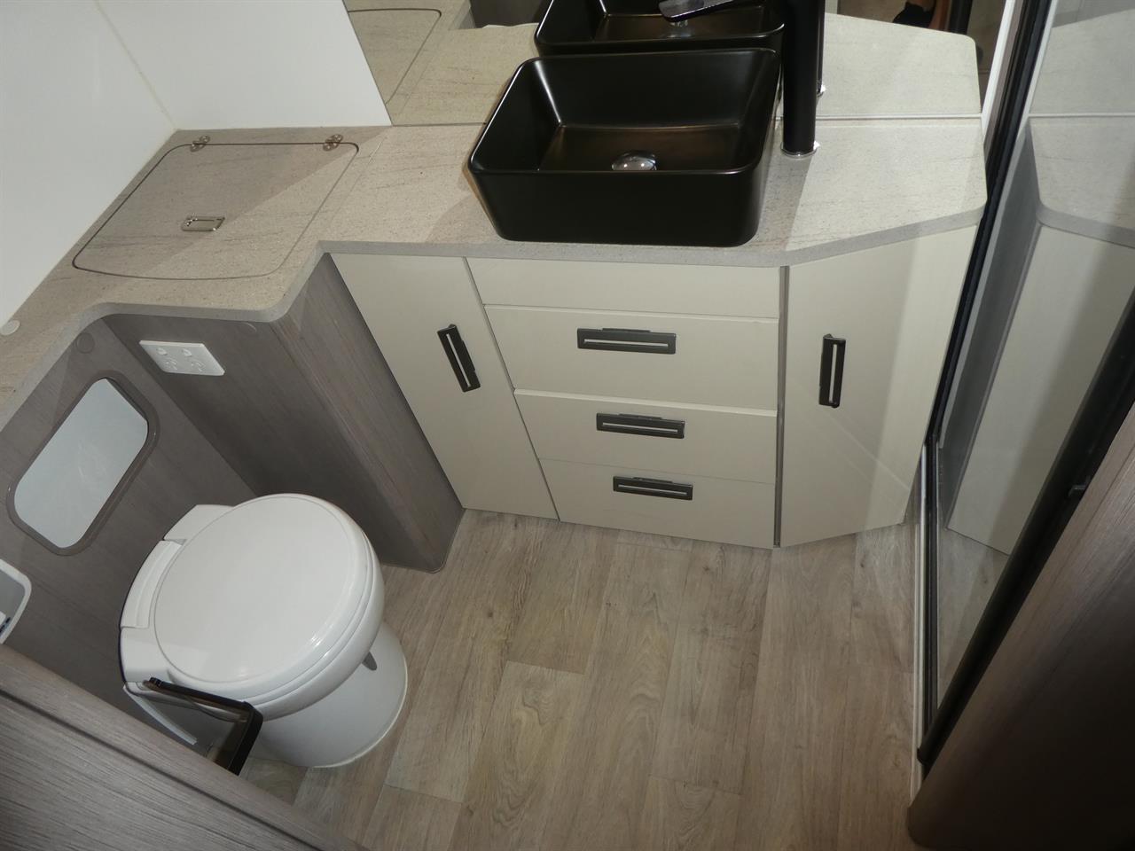 805f6167-6d82-4430-a4da-208fbc166b49-13