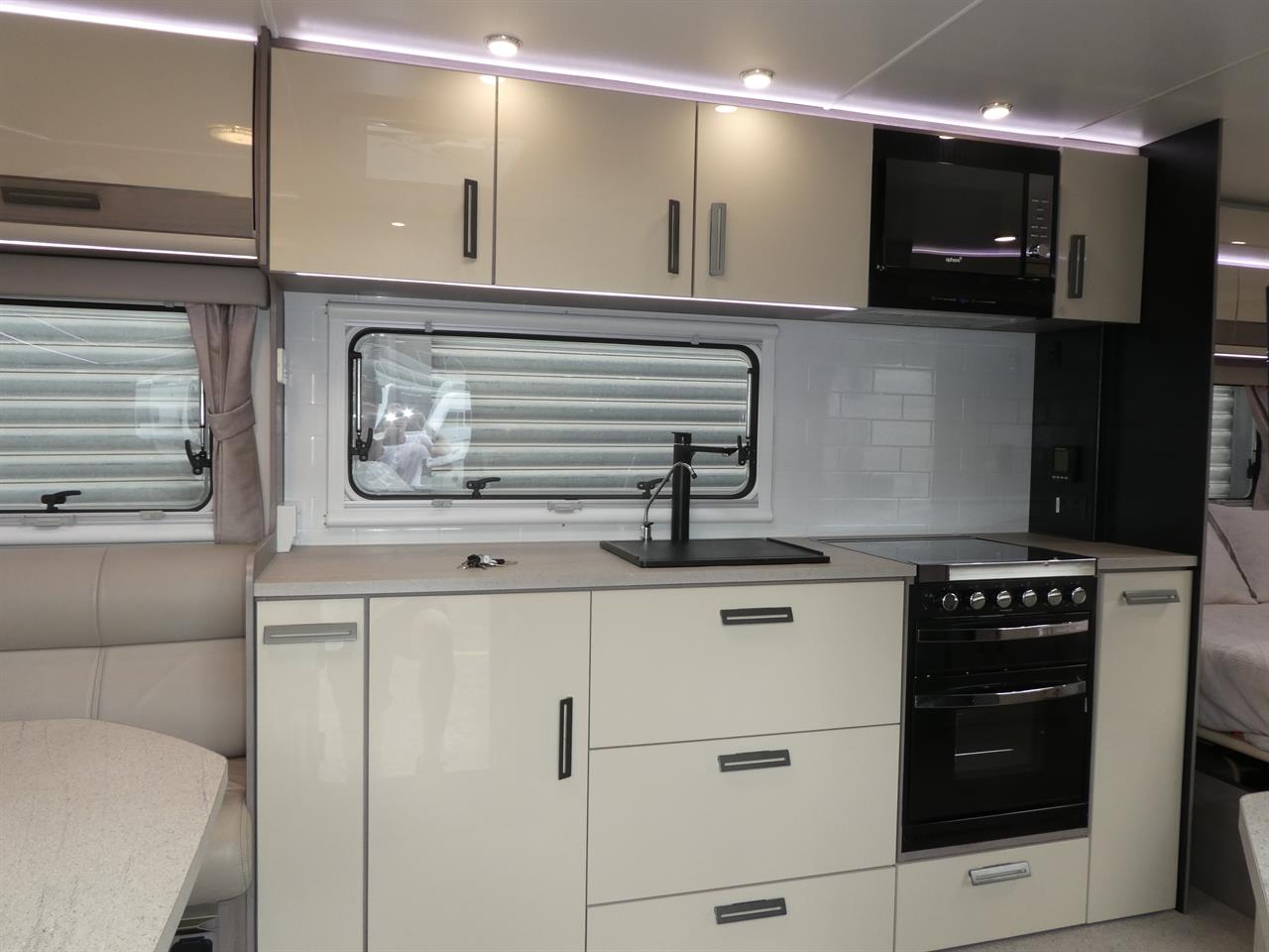 805f6167-6d82-4430-a4da-208fbc166b49-6