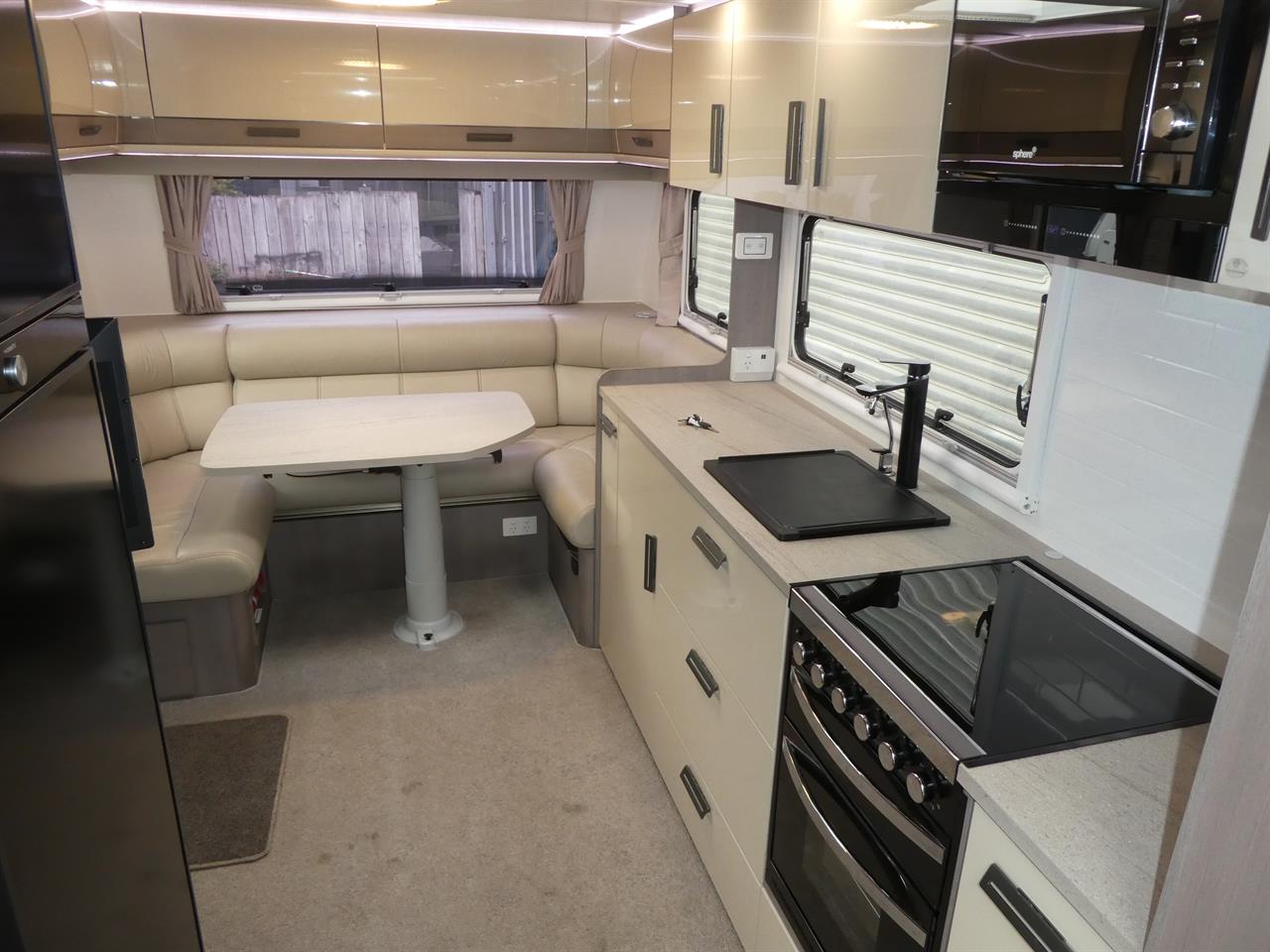 805f6167-6d82-4430-a4da-208fbc166b49-8