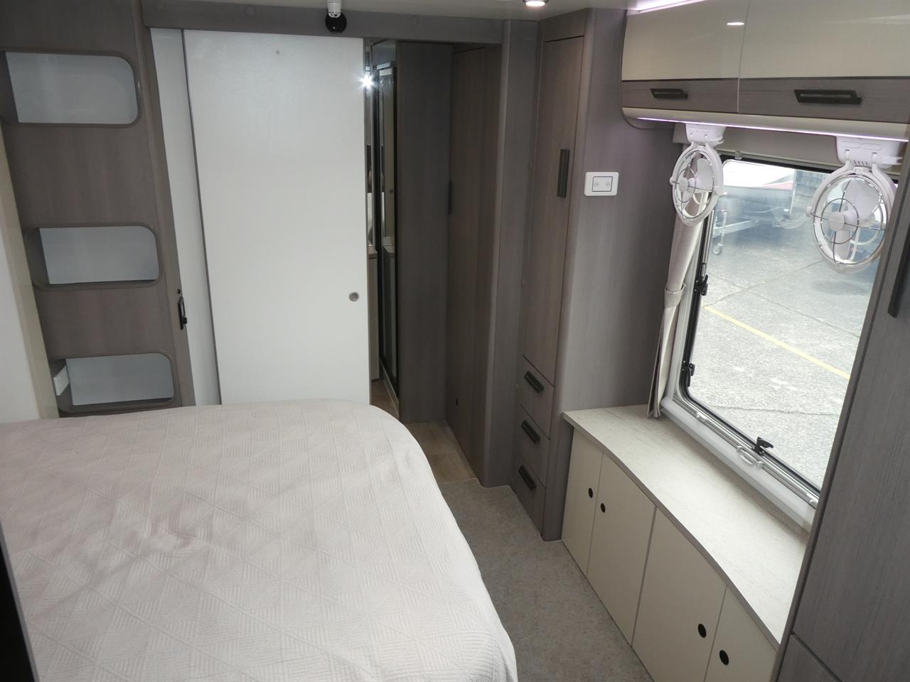 805f6167-6d82-4430-a4da-208fbc166b49-9