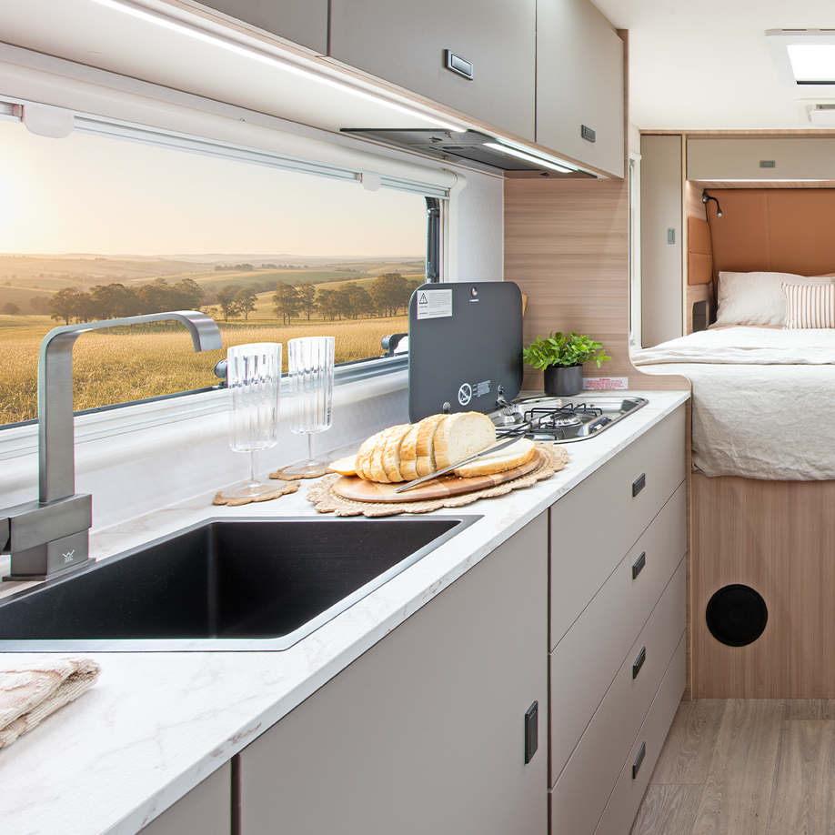 CROSSTRAK HYBRID 33 Fully equipped Kitchen with 2xBurner internal Cooktop