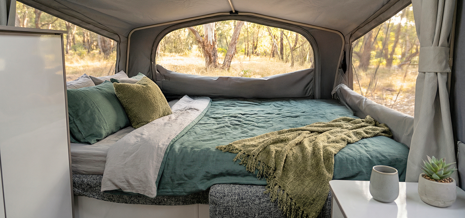 Interior-Images-Swan_0001_Jayco_Swan_Interior_2-sm-1771453251