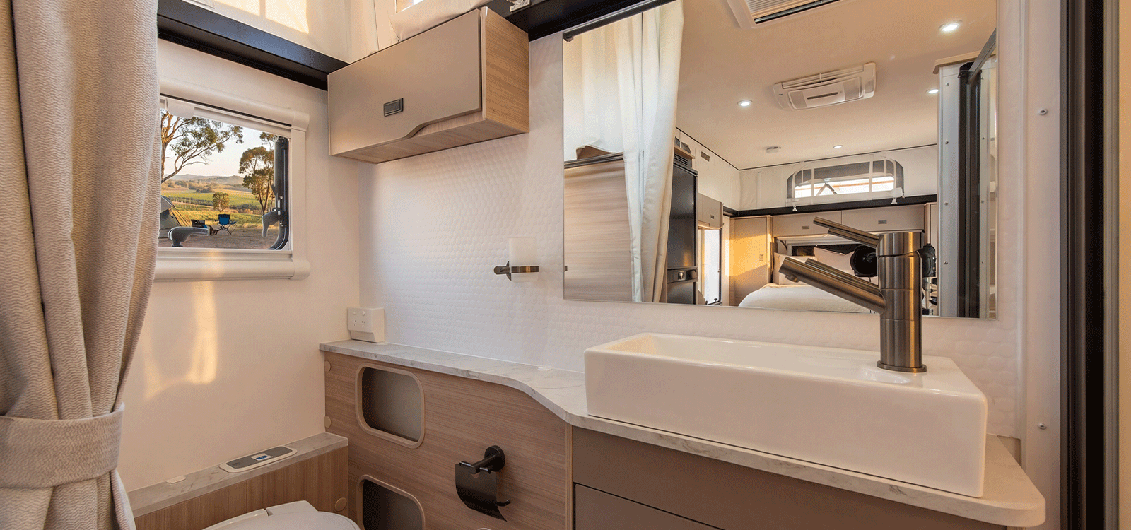 Interior-Images_0000_Jayco_17.55-8.JY_Interior_ctru-sm-1770785417