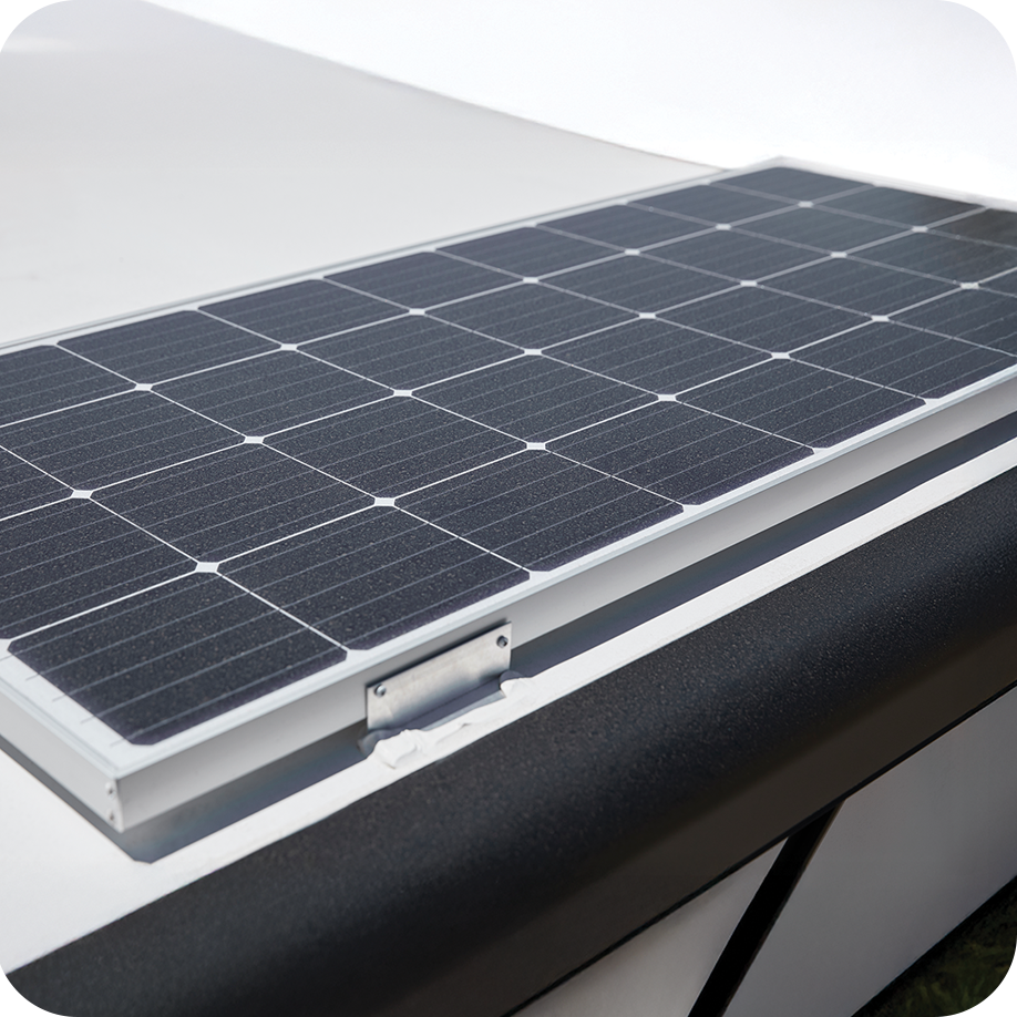 5x 260W solar panels with twin cell technology & regulator powering Lithium 5.05kw under chassis mount battery