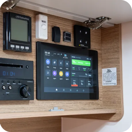 TOUCH SCREEN 10-INCH LCD PANEL FOR MONITORING VITAL RV SYSTEM STATUS, INCLUDING BATTERY AND WATER LEVELS