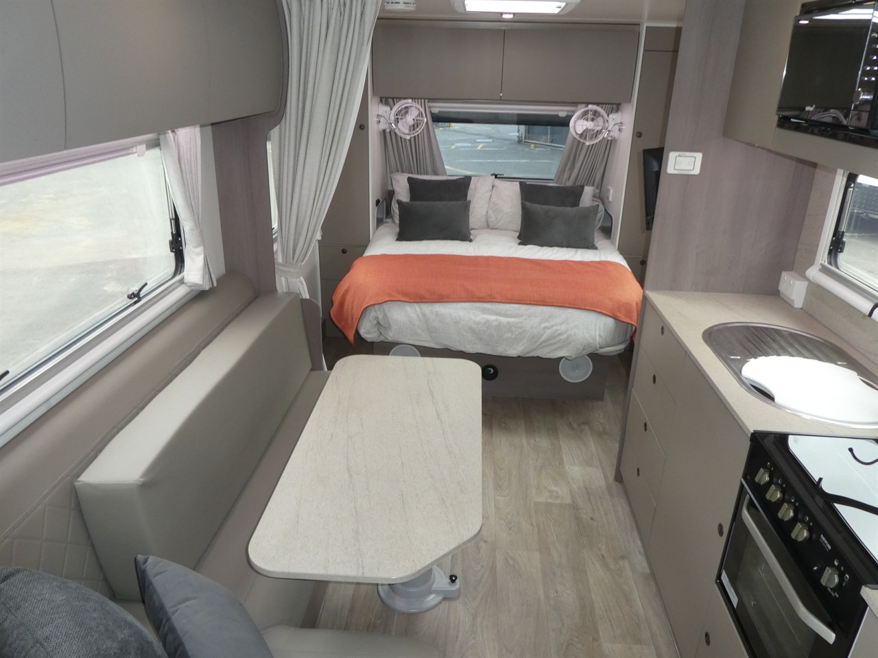 b9004a9d-fcad-4ffe-887d-70090e8bcfd8-10