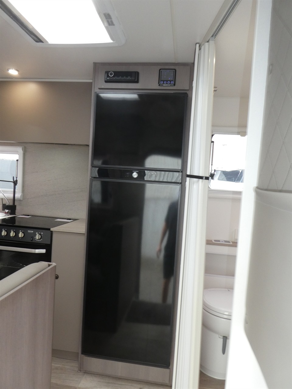 b9004a9d-fcad-4ffe-887d-70090e8bcfd8-5