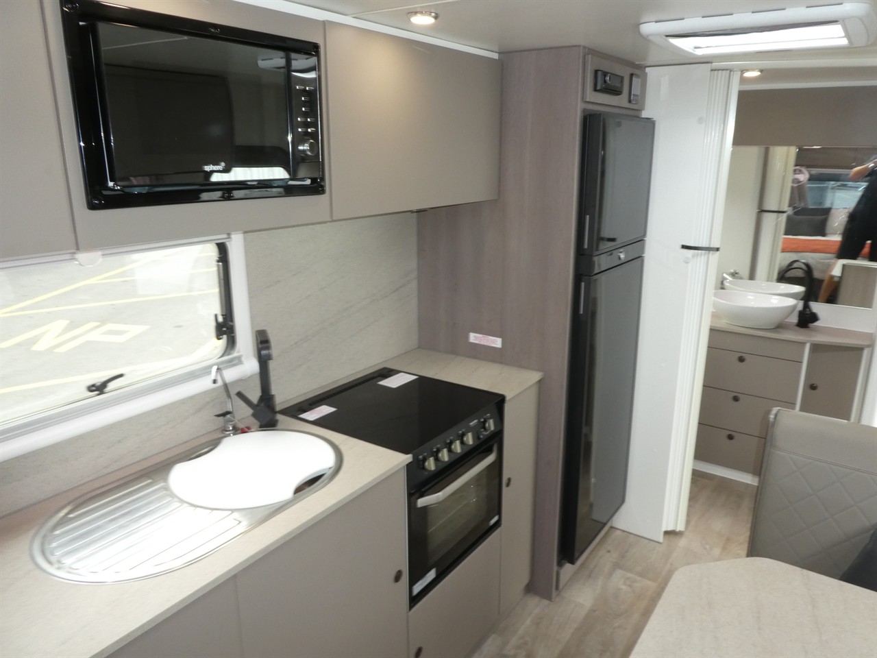 b9004a9d-fcad-4ffe-887d-70090e8bcfd8-6