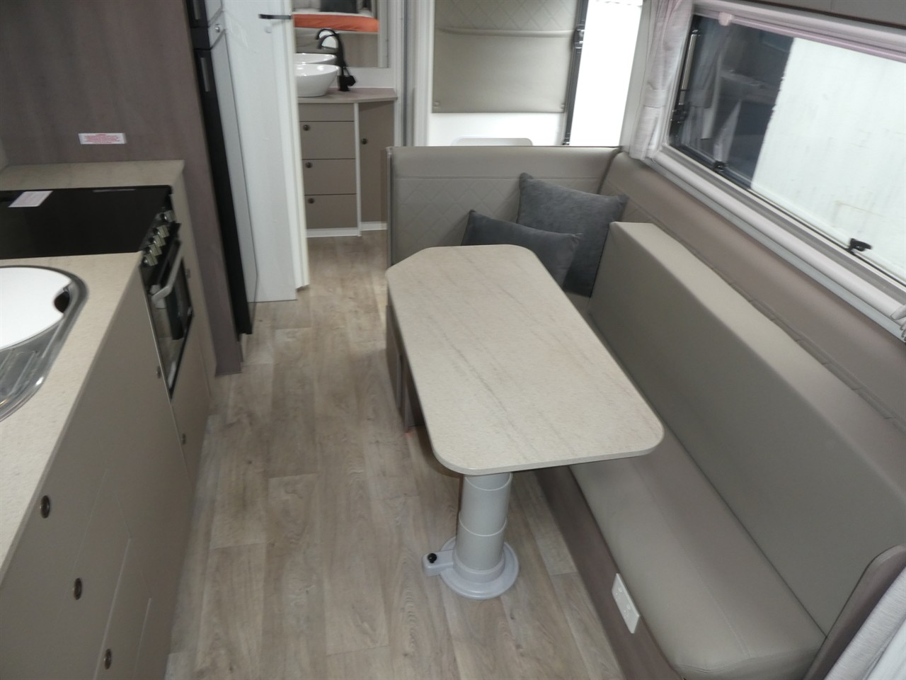 b9004a9d-fcad-4ffe-887d-70090e8bcfd8-7