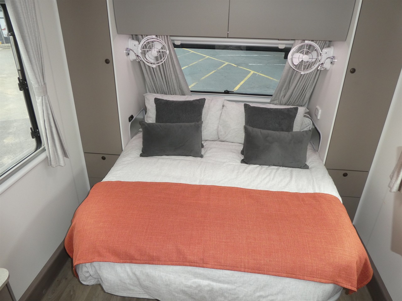 b9004a9d-fcad-4ffe-887d-70090e8bcfd8-9