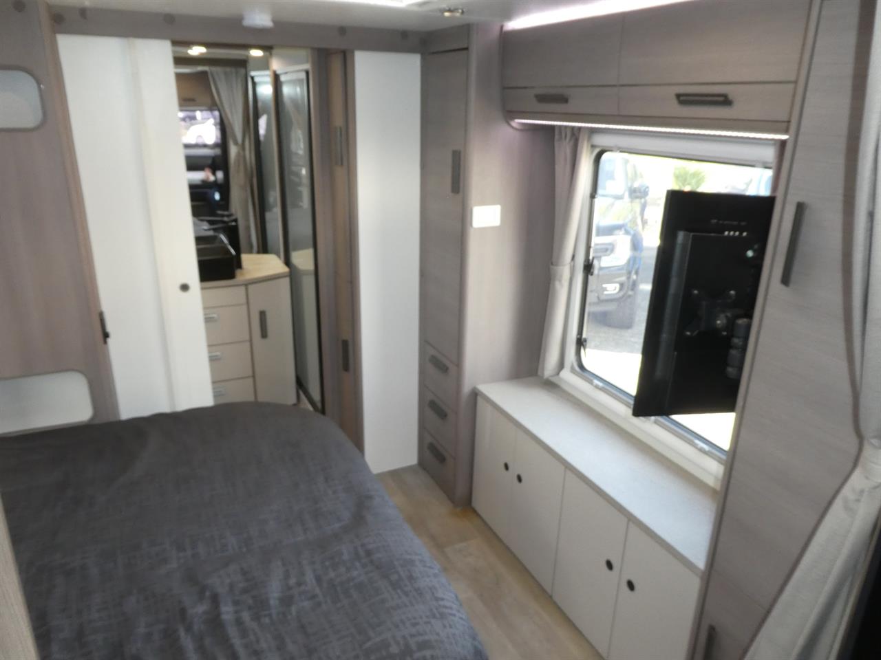 cce696a6-ff1e-446e-a9e9-06951e188e8d-10