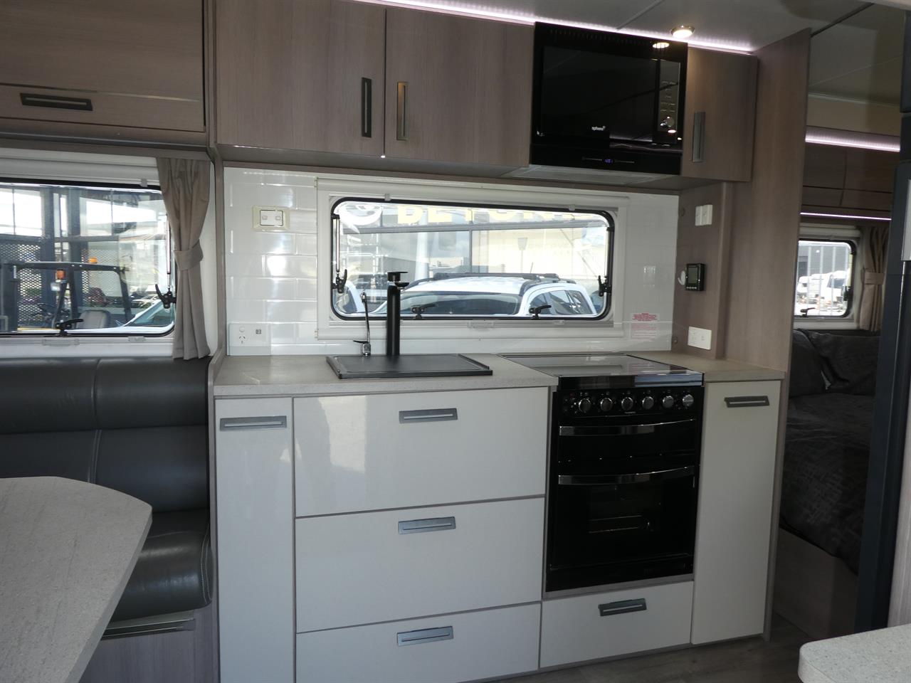 cce696a6-ff1e-446e-a9e9-06951e188e8d-7