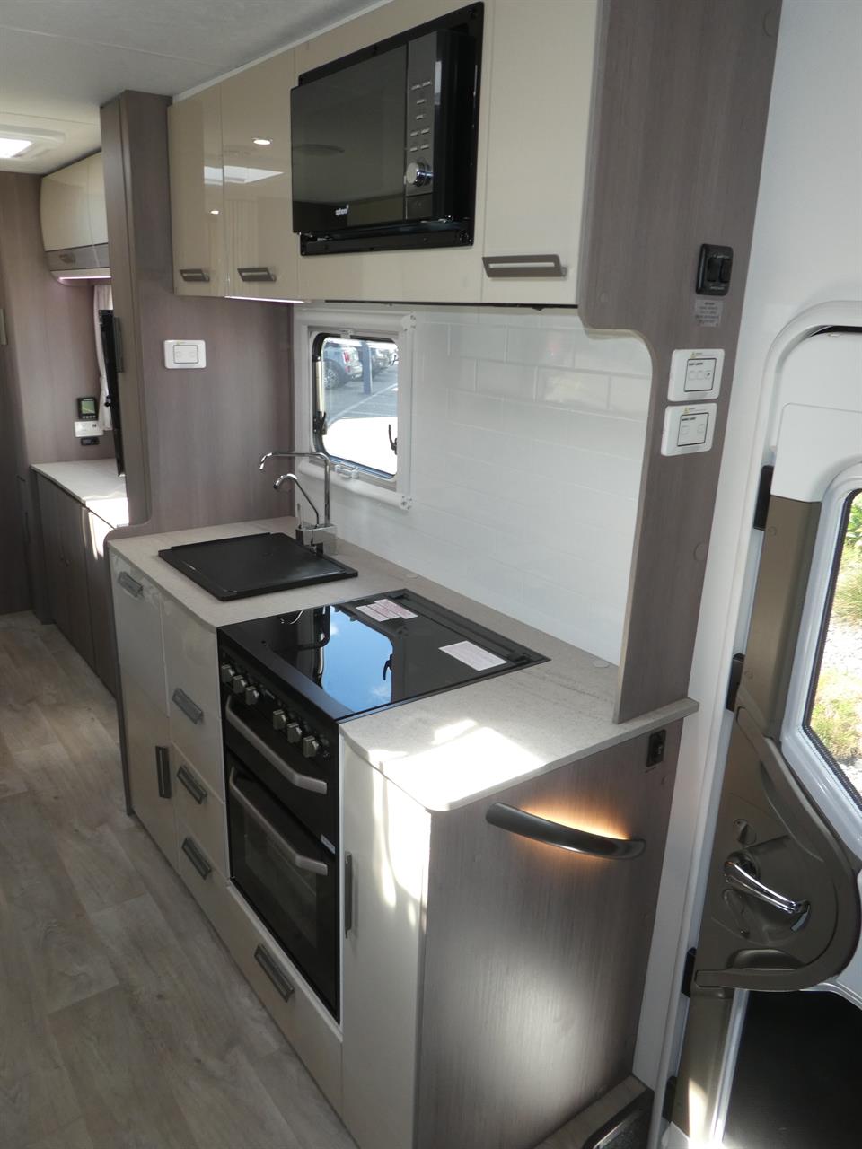 d66d9f02-6ef3-4987-b013-c23ef8fb0a19-5