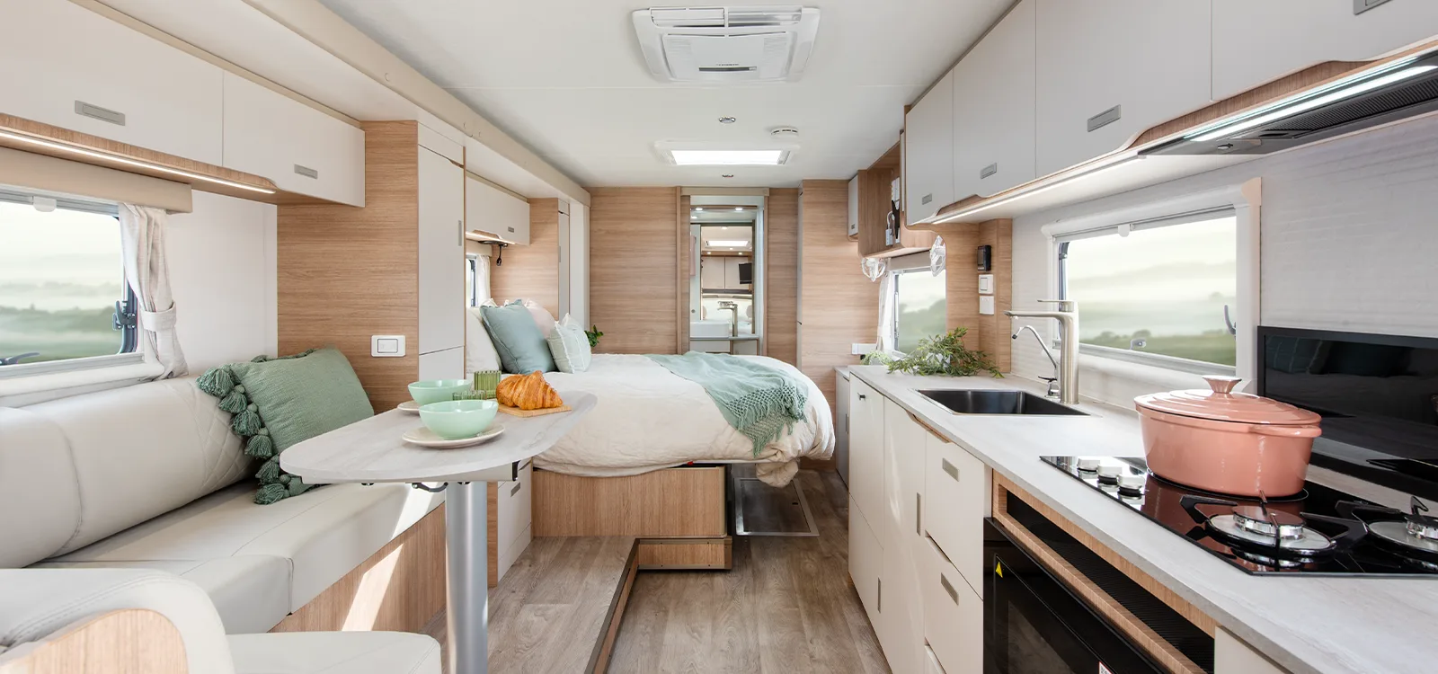internal_0000_Motorhome-Signature-IV.29-5-internal-hero-sm-1746078624
