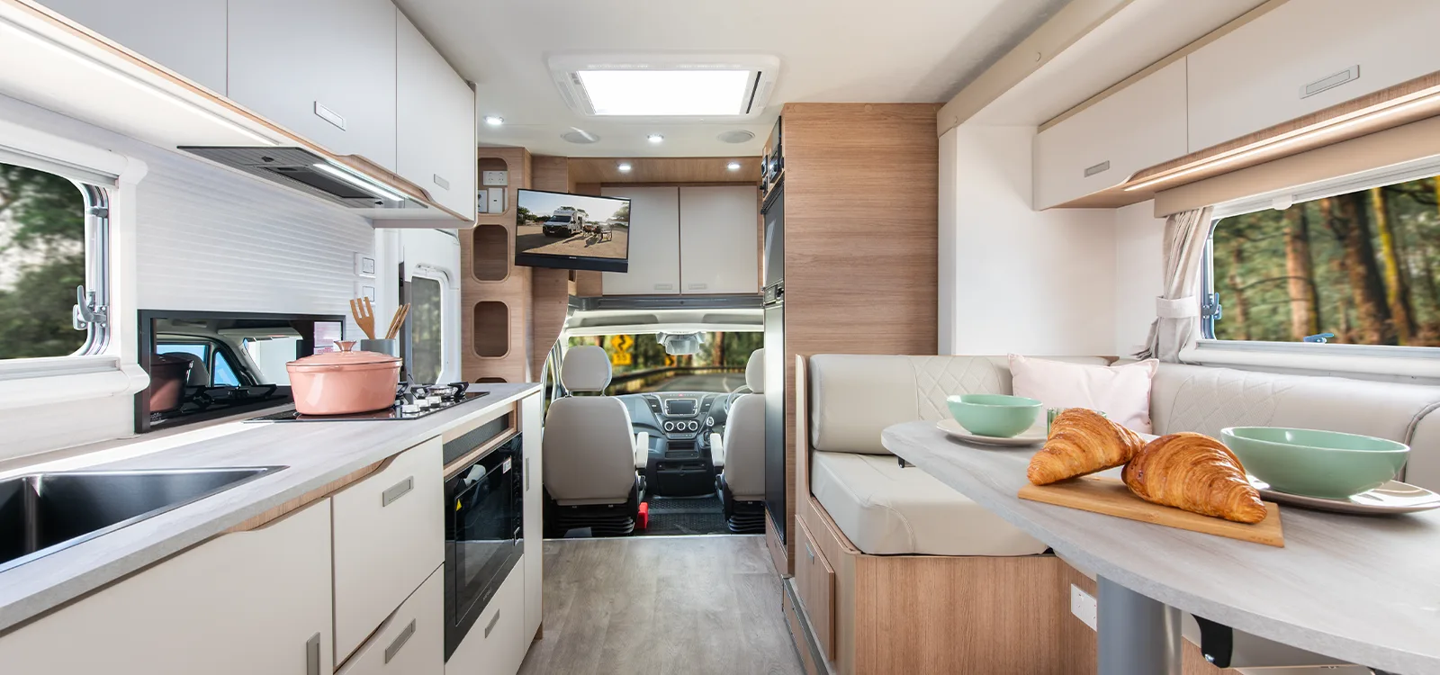 internal_0001_Motorhome-Signature-IV.29-5-internal-hero-2-sm-1746078627