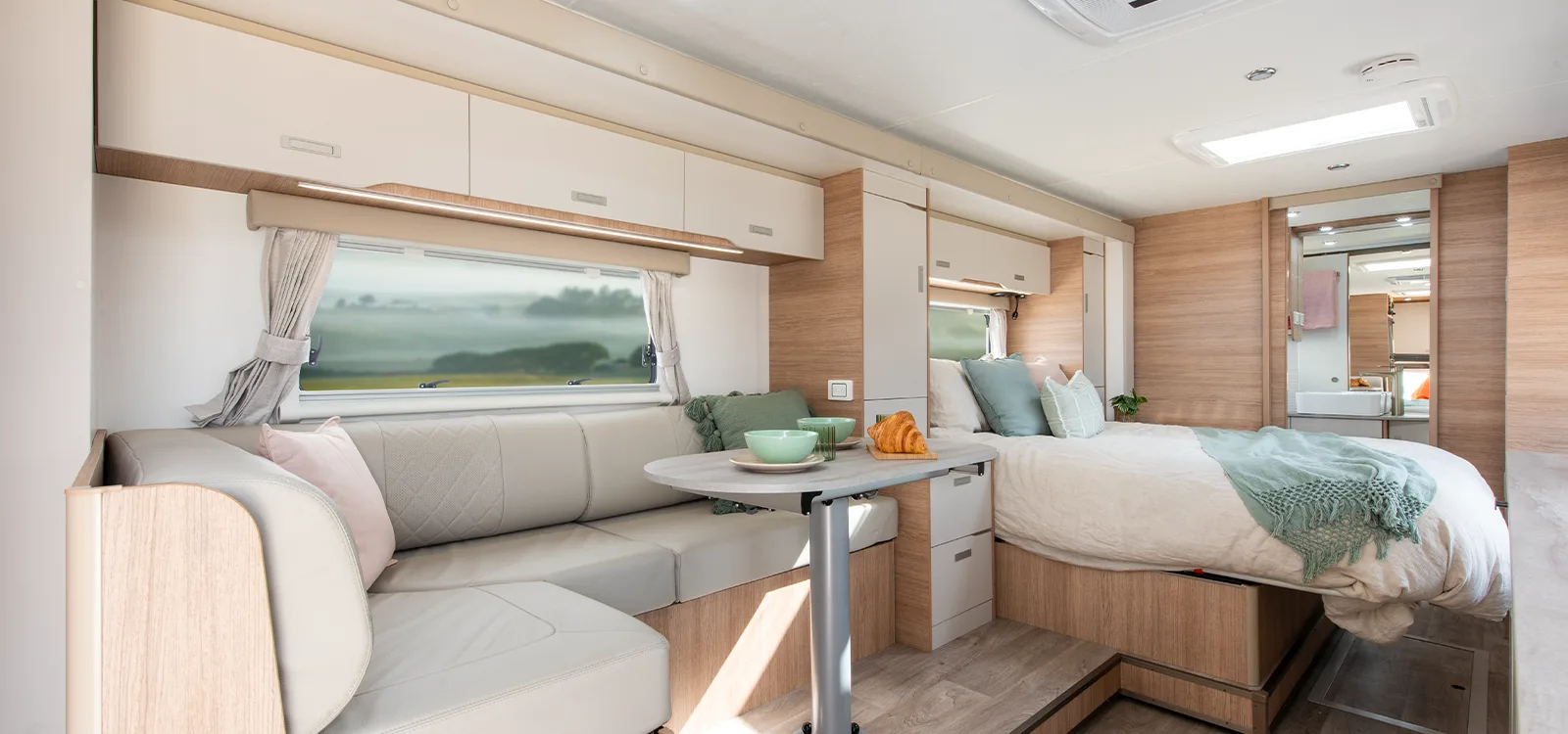 internal_0002_Motorhome-Signature-IV.29-5-internal-bed-2-sm-1746078630